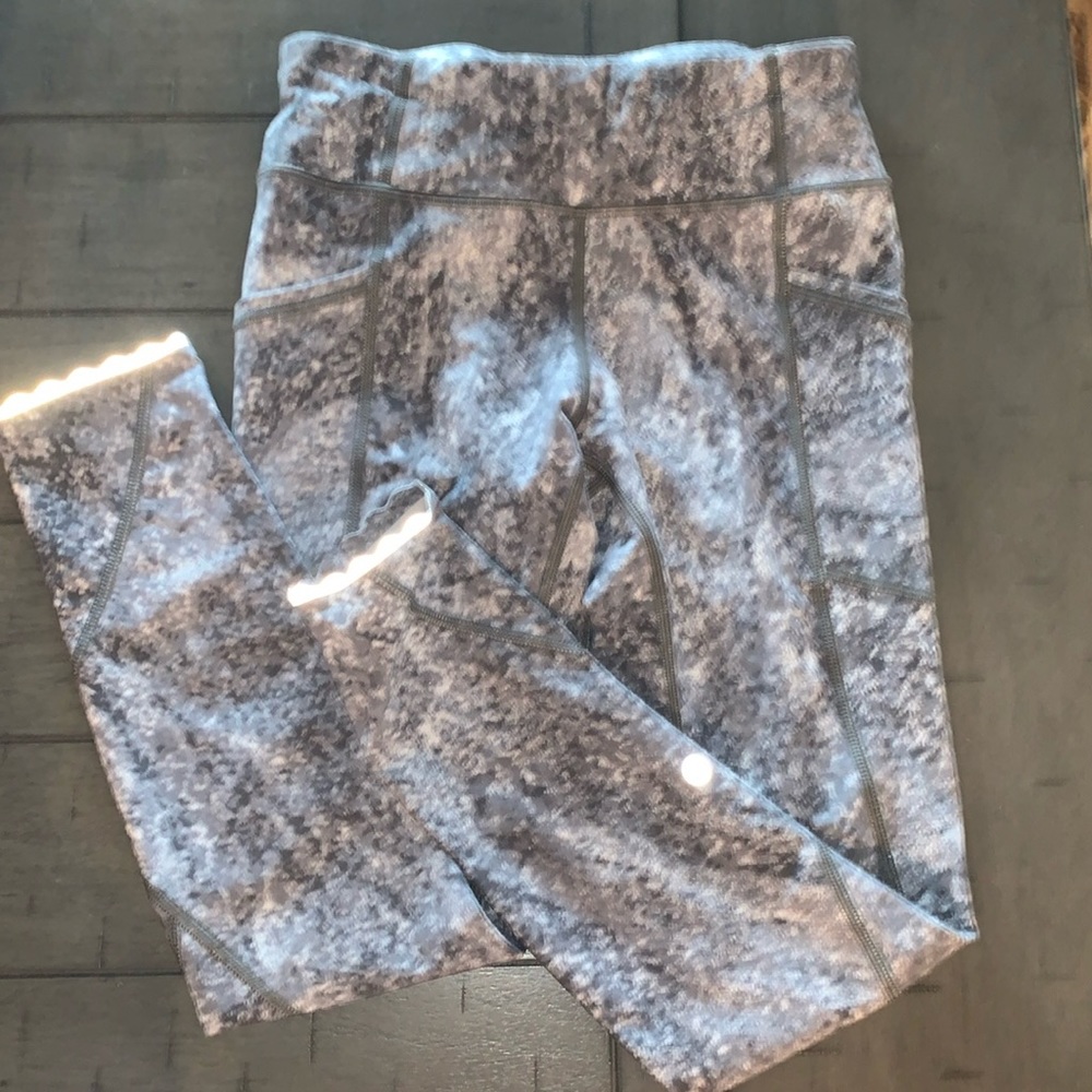 Reflective lulu capris.(worn once). Smoke free household.